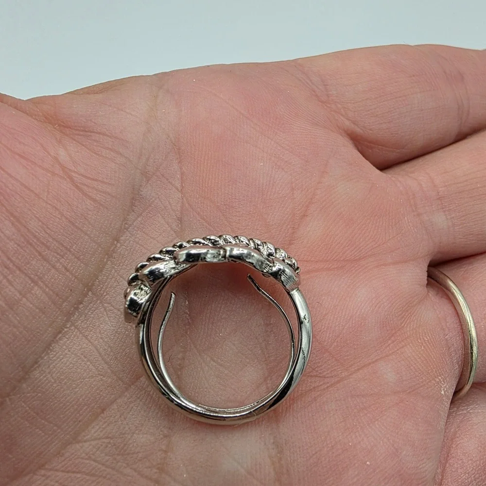 Avon Womens Ring French Filigree Silvertone Vintage 1977 Original Box SZ Medium